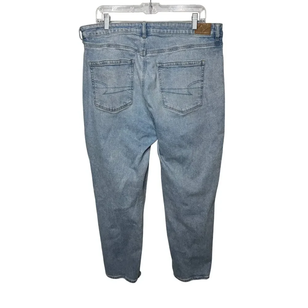 American Eagle Strigid Mom Jeans Women’s‎ Size 16 Short High Rise Light Wash